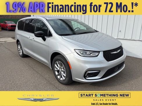 New 2026 Chrysler Pacifica Select image 1