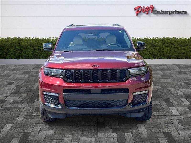 Used 2024 Jeep Grand Cherokee L Limited w/ Black Appearance Package AWD/4WD image 5