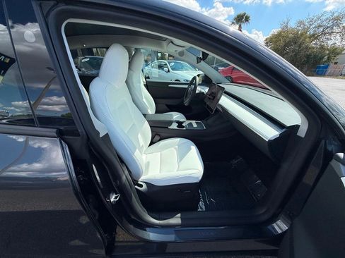 Used 2024 Tesla Model Y Long Range image 30