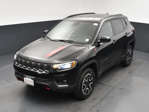 Used 2024 Jeep Compass Trailhawk AWD/4WD image 20