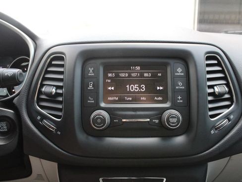 Used 2018 Jeep Compass Latitude w/ Cold Weather Group AWD/4WD image 15