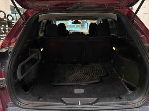 Used 2015 Jeep Cherokee Latitude w/ Cold Weather Group AWD/4WD image 13