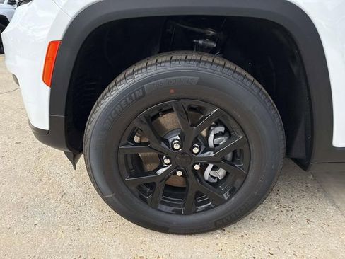 New 2025 Jeep Grand Cherokee L Altitude image 3