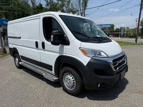 Used 2025 RAM ProMaster 2500 w/ U-Haul Equipment Group FWD image 8