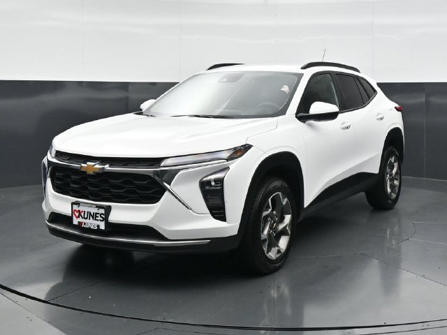 Used 2025 Chevrolet Trax LT FWD image 5