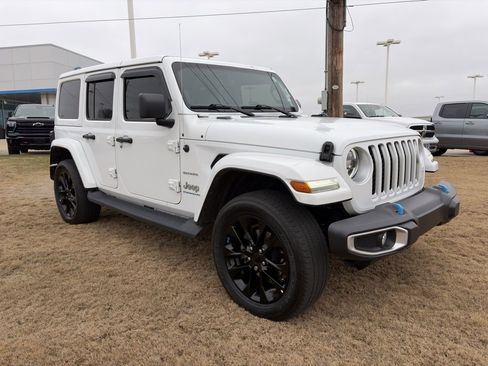 Used 2023 Jeep Wrangler Unlimited Sahara w/ Cold Weather Group image 4