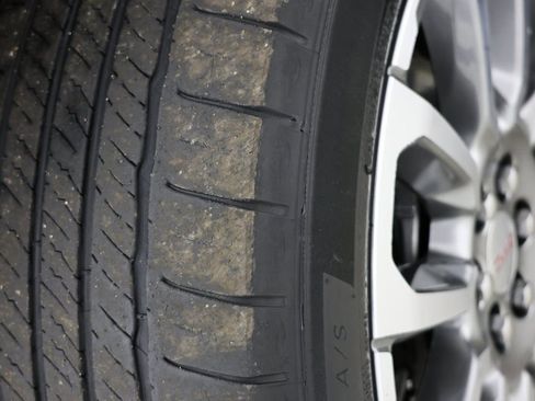 Used 2023 GMC Acadia Denali w/ Denali Technology Package image 15