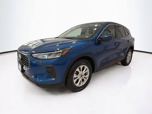 Used 2023 Ford Escape Active w/ Tech Pack #2 AWD/4WD image 3