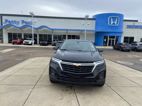 Used 2023 Chevrolet Equinox LS w/ LS Convenience Package image 3