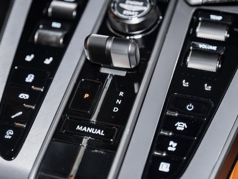 Used 2025 Aston Martin Vanquish image 35