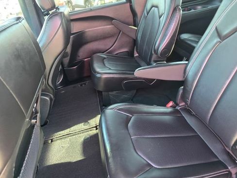 Used 2025 Chrysler Pacifica Select FWD image 22