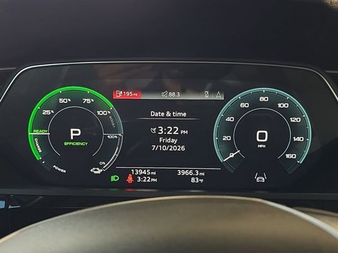 Used 2024 Audi Q8 e-tron Premium Plus AWD/4WD image 22