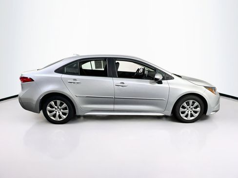 Used 2020 Toyota Corolla LE FWD image 4