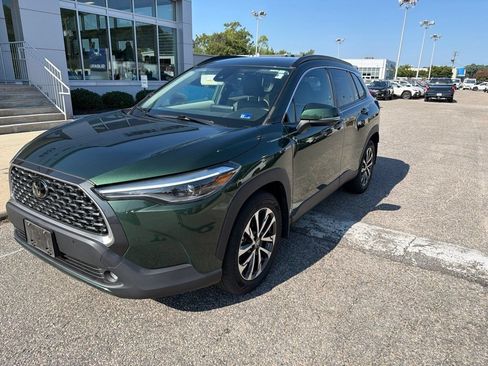 Used 2022 Toyota Corolla Cross XLE AWD/4WD image 2