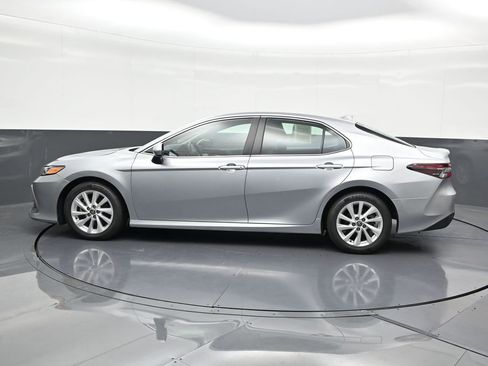 Used 2024 Toyota Camry LE image 2