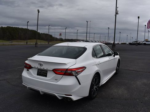 Used 2019 Toyota Camry SE image 4