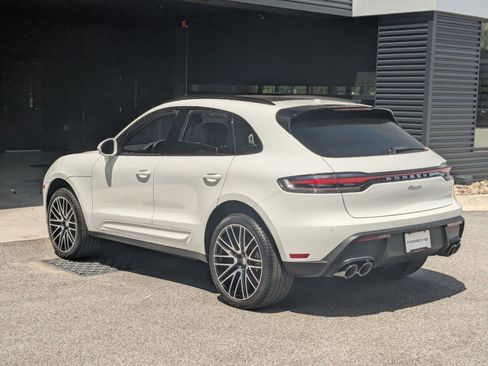 Used 2025 Porsche Macan image 3