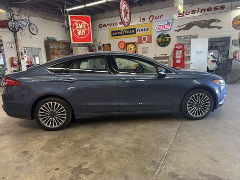 Used 2018 Ford Fusion SE w/ Fusion SE Technology Package FWD image 6