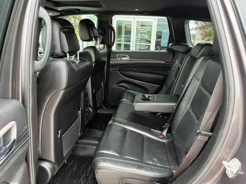 Used 2021 Jeep Grand Cherokee Limited AWD/4WD image 16