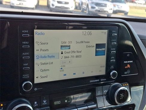 Used 2022 Toyota Highlander XLE image 21