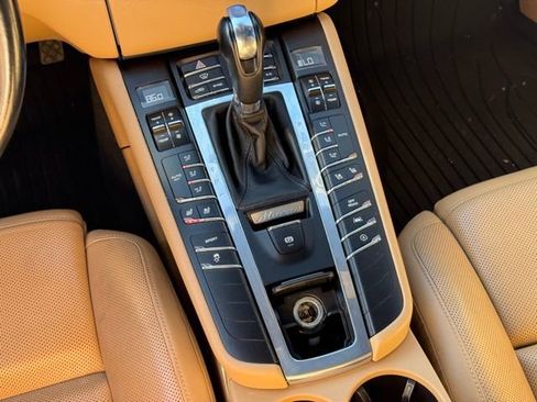 Used 2018 Porsche Macan Base w/ Premium Package Plus image 15