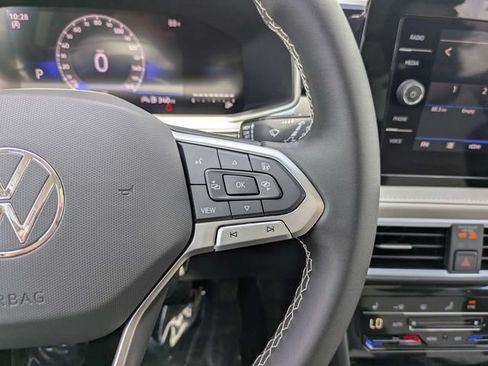 New 2026 Volkswagen Taos SE FWD image 27