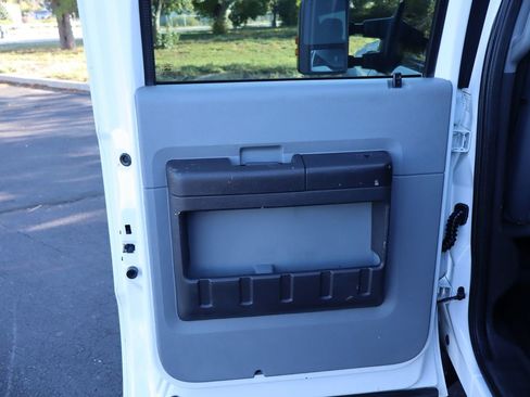 Used 2012 Ford F550 XL w/ Payload Upgrade Pkg image 30