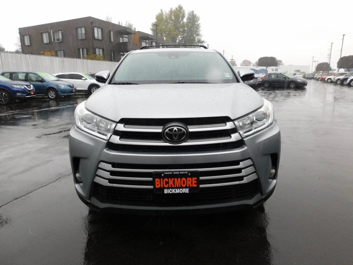 Used 2017 Toyota Highlander Plus w/ Carpet Mat Package FWD image 21