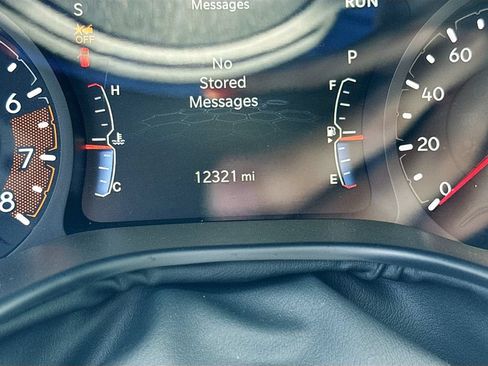 Used 2025 Jeep Compass Latitude w/ Sun & Sound Group AWD/4WD image 13