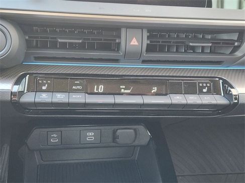 Used 2025 Toyota Prius XLE image 15