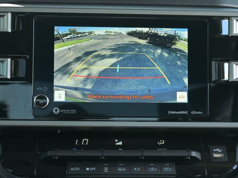 Used 2022 Toyota Tundra SR5 w/ SR5 Convenience Package AWD/4WD image 15