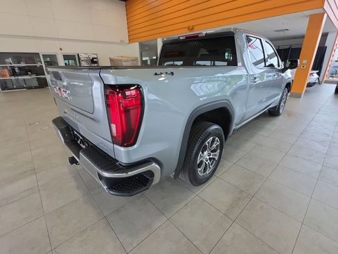 Used 2025 GMC Sierra 1500 SLT AWD/4WD image 10