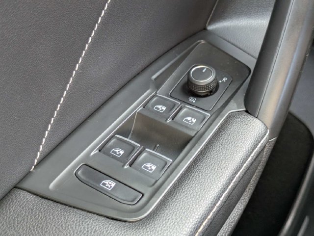 Used 2023 Volkswagen Tiguan SE R-Line FWD image 24