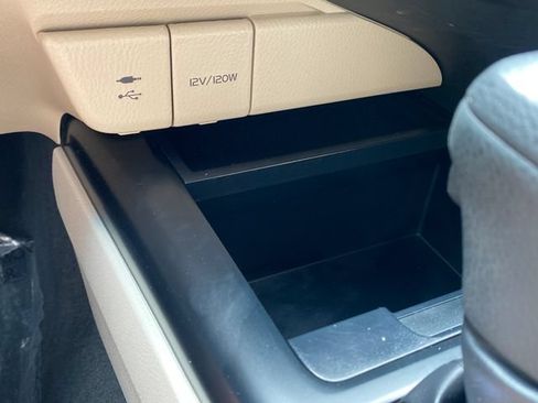 Used 2019 Toyota Camry LE w/ Convenience Package FWD image 19