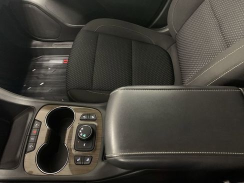 Used 2022 GMC Acadia SLE AWD/4WD image 55