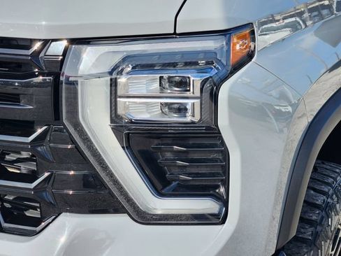 Certified 2025 Chevrolet Silverado 2500 ZR2 w/ Technology Package AWD/4WD image 9