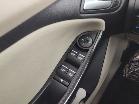 Used 2017 Ford Focus Electric Hatchback FWD image 15
