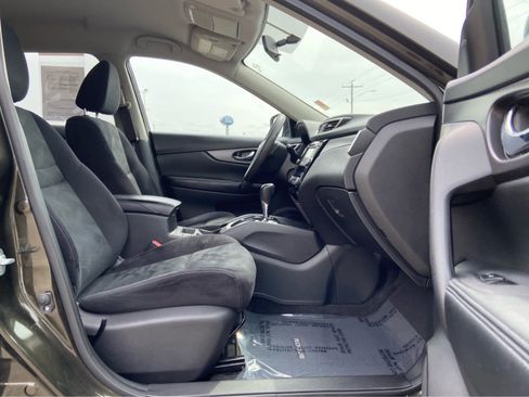 Used 2016 Nissan Rogue SV w/ SV Premium Package image 14