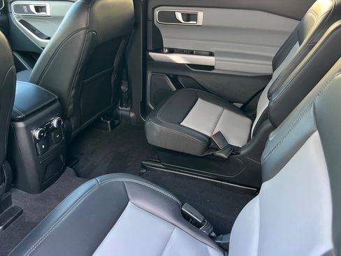 Used 2022 Ford Explorer XLT w/ Equipment Group 202A image 13