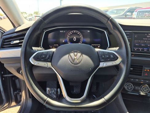 Used 2024 Volkswagen Jetta SE FWD image 13