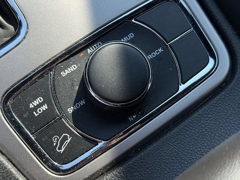 Used 2021 Jeep Grand Cherokee Limited AWD/4WD image 22