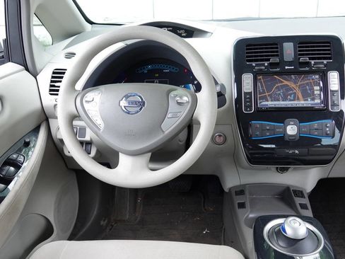 Used 2011 Nissan Leaf SL FWD image 40