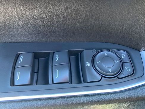 Used 2024 Chevrolet Silverado 1500 LT Trail Boss w/ Convenience Package II AWD/4WD image 15