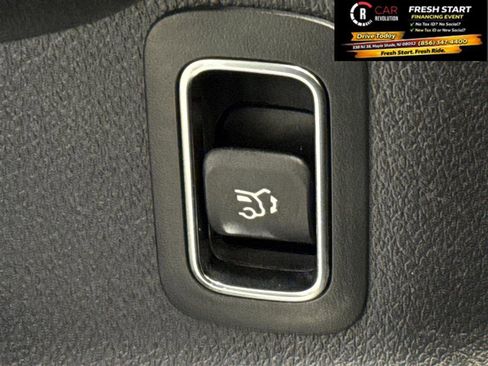 Used 2021 Mercedes-Benz GLB 250 4MATIC image 34