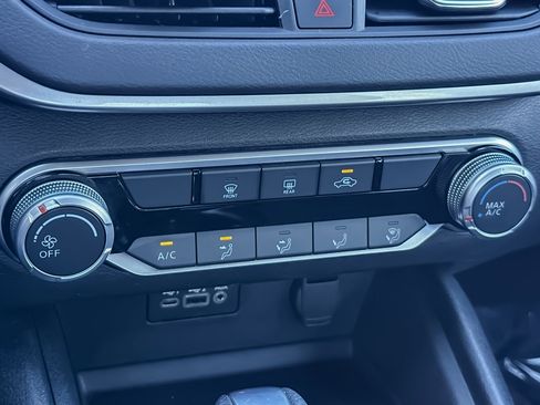 Used 2022 Nissan Altima 2.5 SV image 19