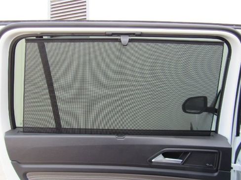 Used 2022 Volkswagen Atlas SEL Premium image 18