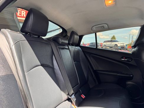 Used 2021 Toyota Prius FWD image 11