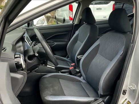 Used 2023 Nissan Versa SV FWD image 11