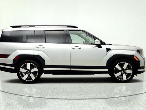 Used 2025 Hyundai Santa Fe Limited FWD image 4