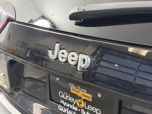 Used 2020 Jeep Cherokee Limited w/ Trailer Tow Group image 17